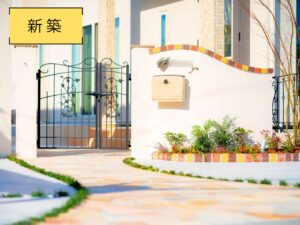 Read more about the article 洋風住宅にあう庭デザイン│ヨーロピアン風の玄関前アプローチ